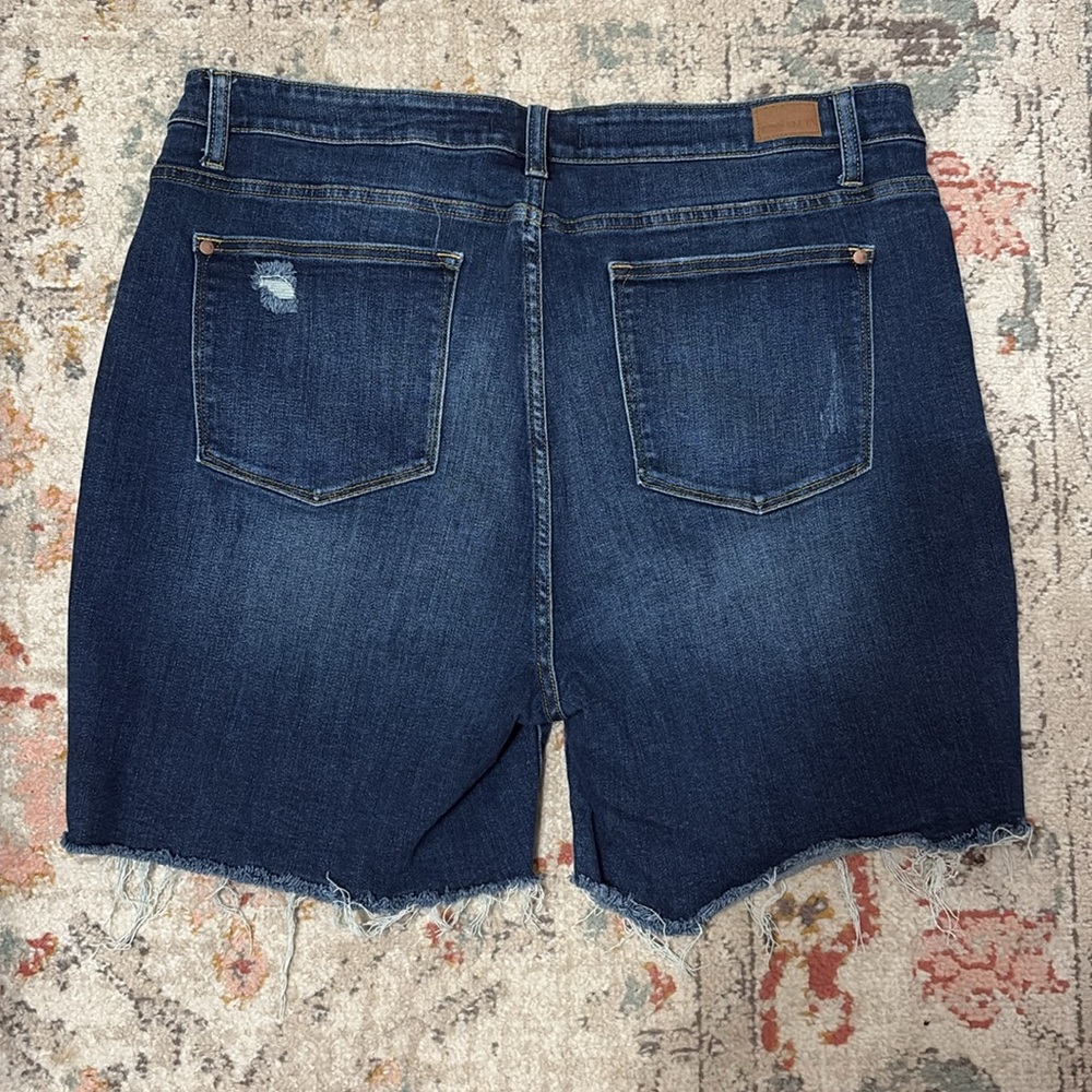 Judy Blue Jean midi Shorts - Picture 5 of 5